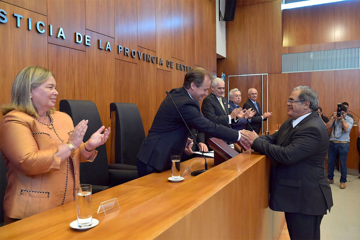 Carbonell, cuando jur&oacute; como Vocal del STJ