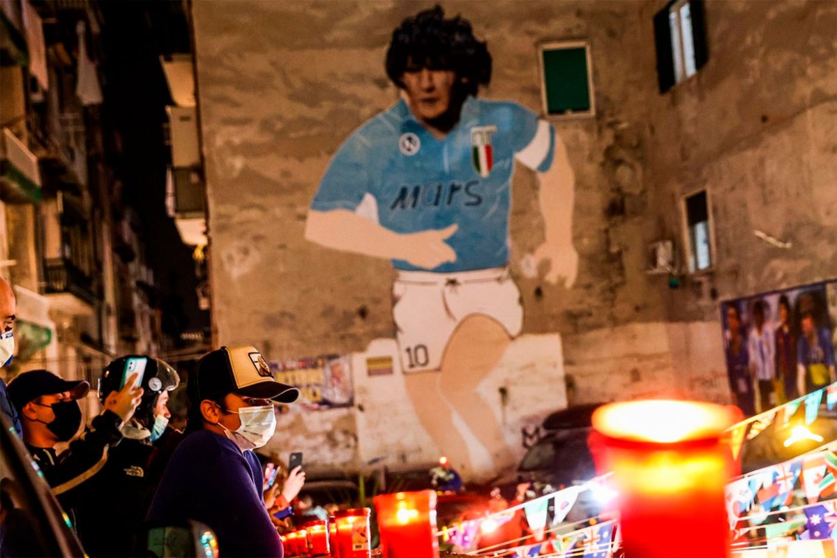 Maradona, adorado en N&aacute;poles