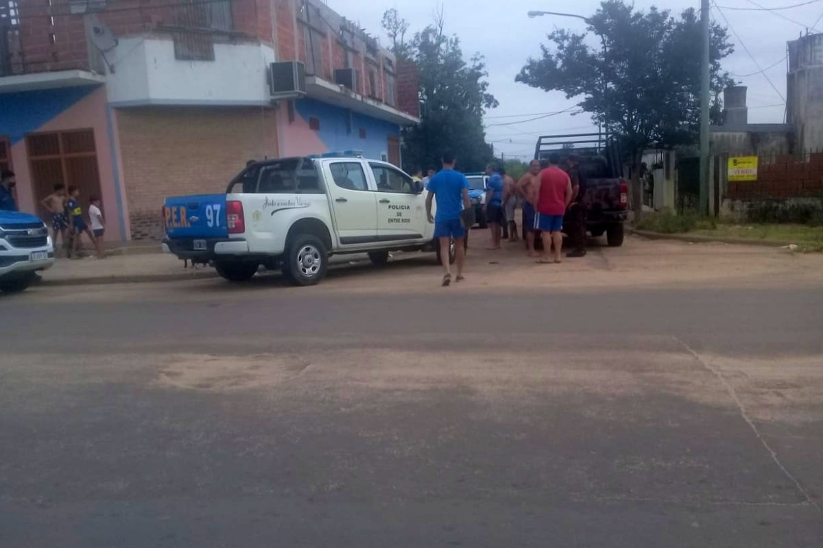 Polic&iacute;as en el barrio, imagen repetida.