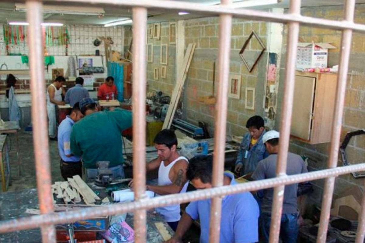 Internos, en el taller de una unidad penal