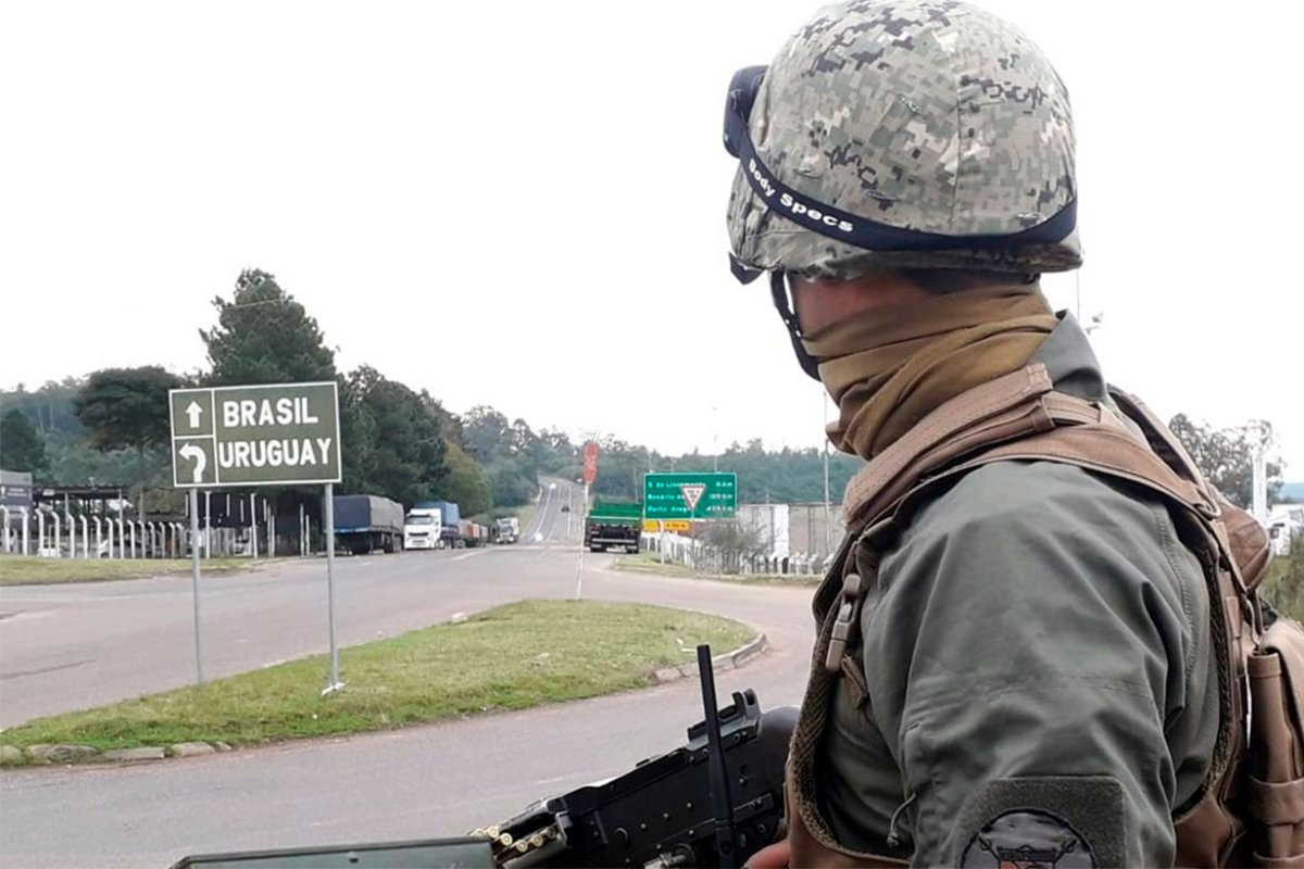Los militares controlan el bloqueo