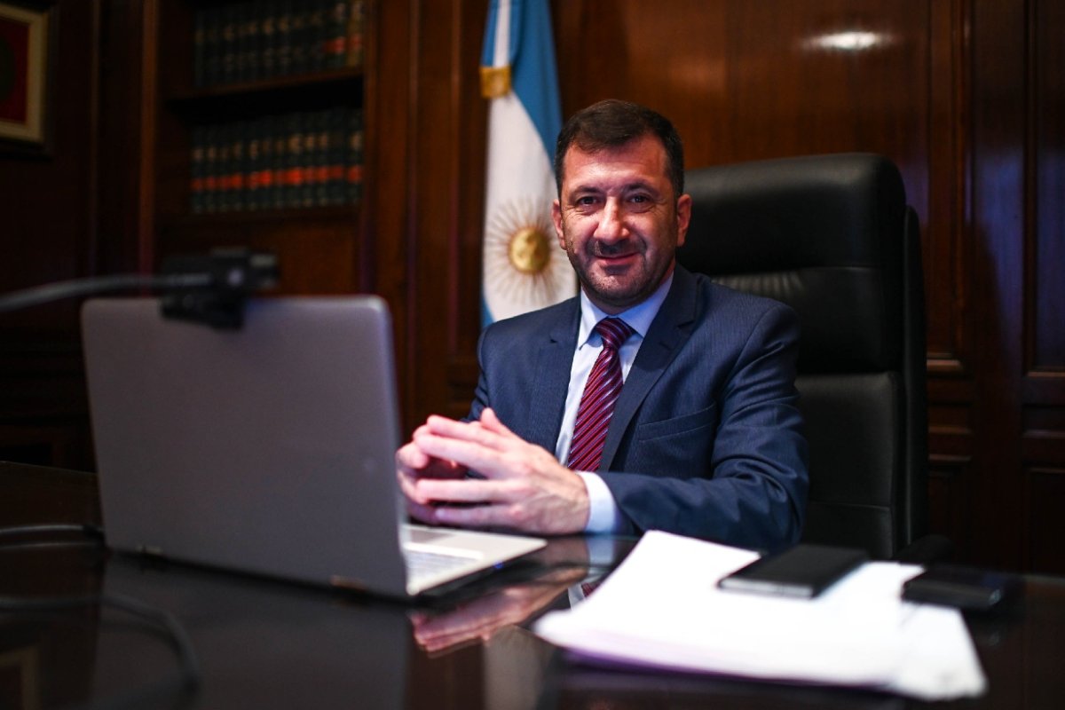Es el autor del proyecto que est&aacute; en 3 comisiones.