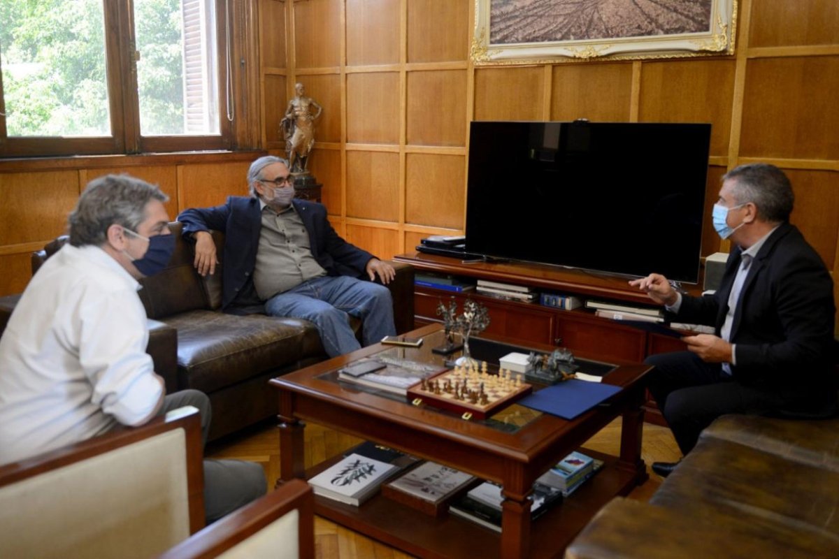 Urribarri y el ministro Basterra.