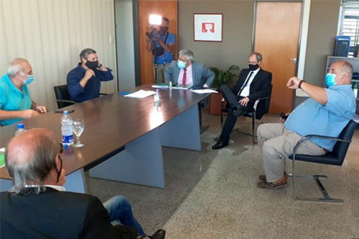 Foto repetida: reuni&oacute;n pero sin acuerdo.