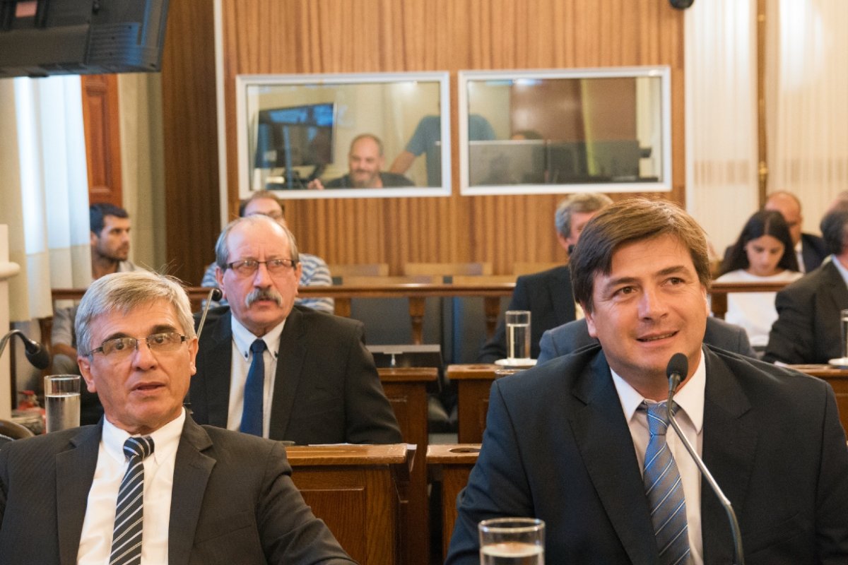 Los senadores pidieron explicaciones.