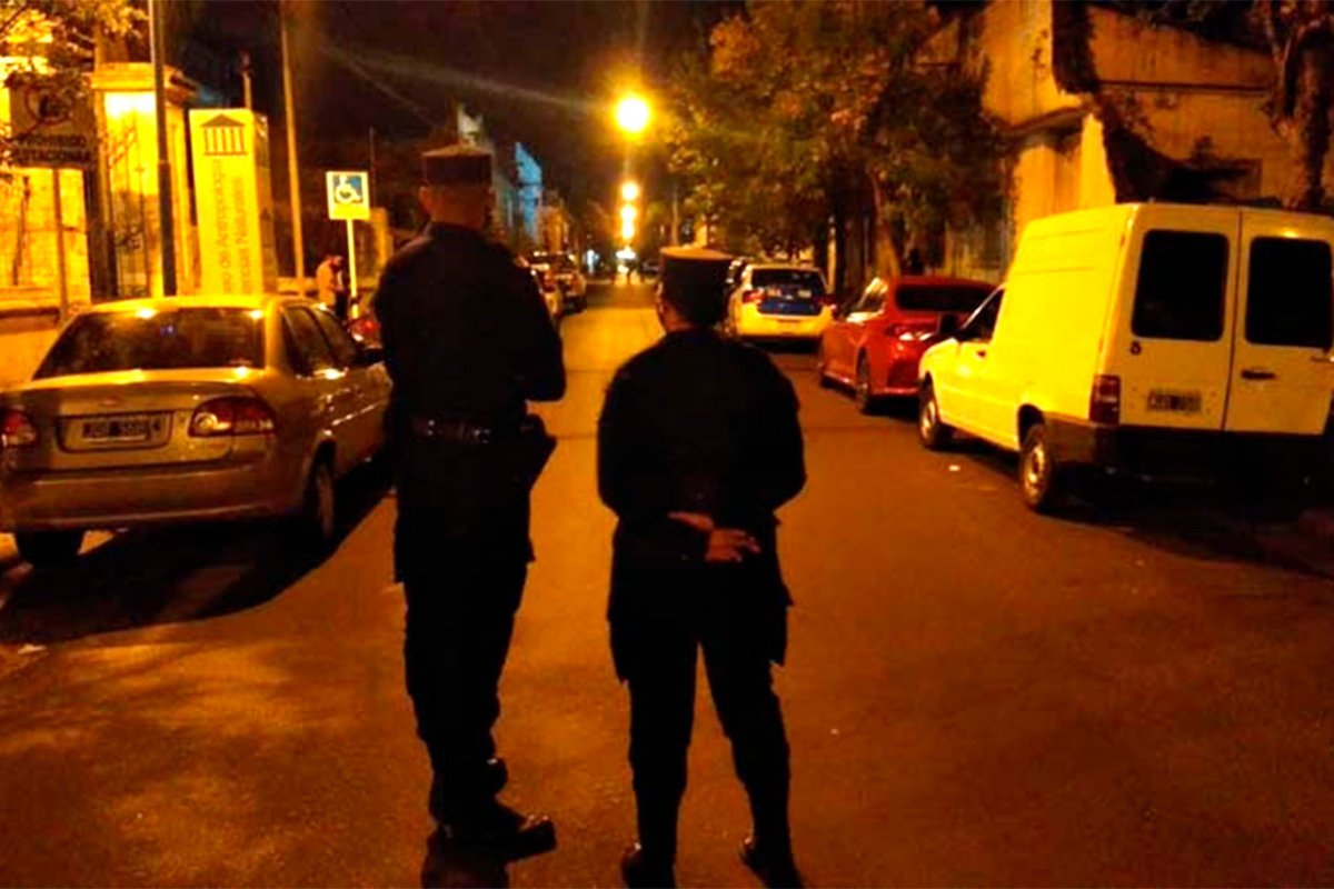 La polic&iacute;a cort&oacute; la calle - Cr&eacute;dito El Sol