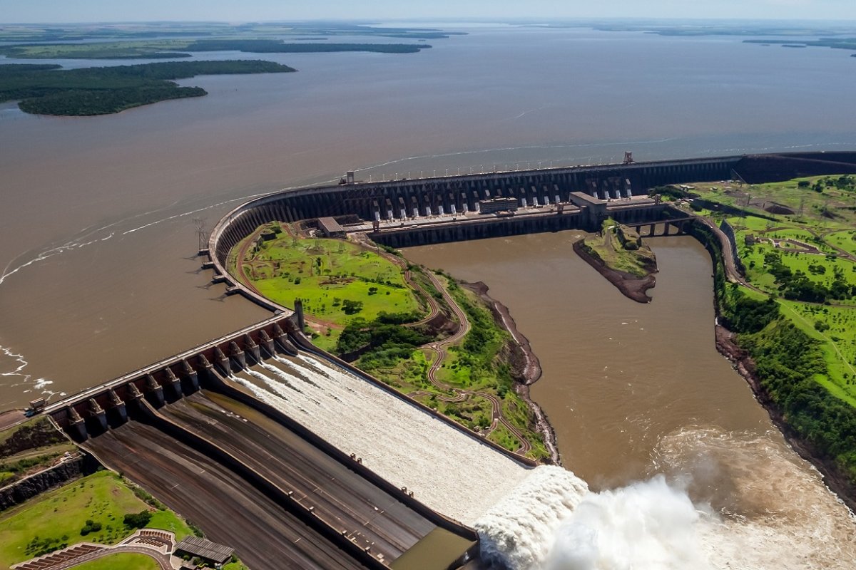 Represa de Itaip&uacute;.