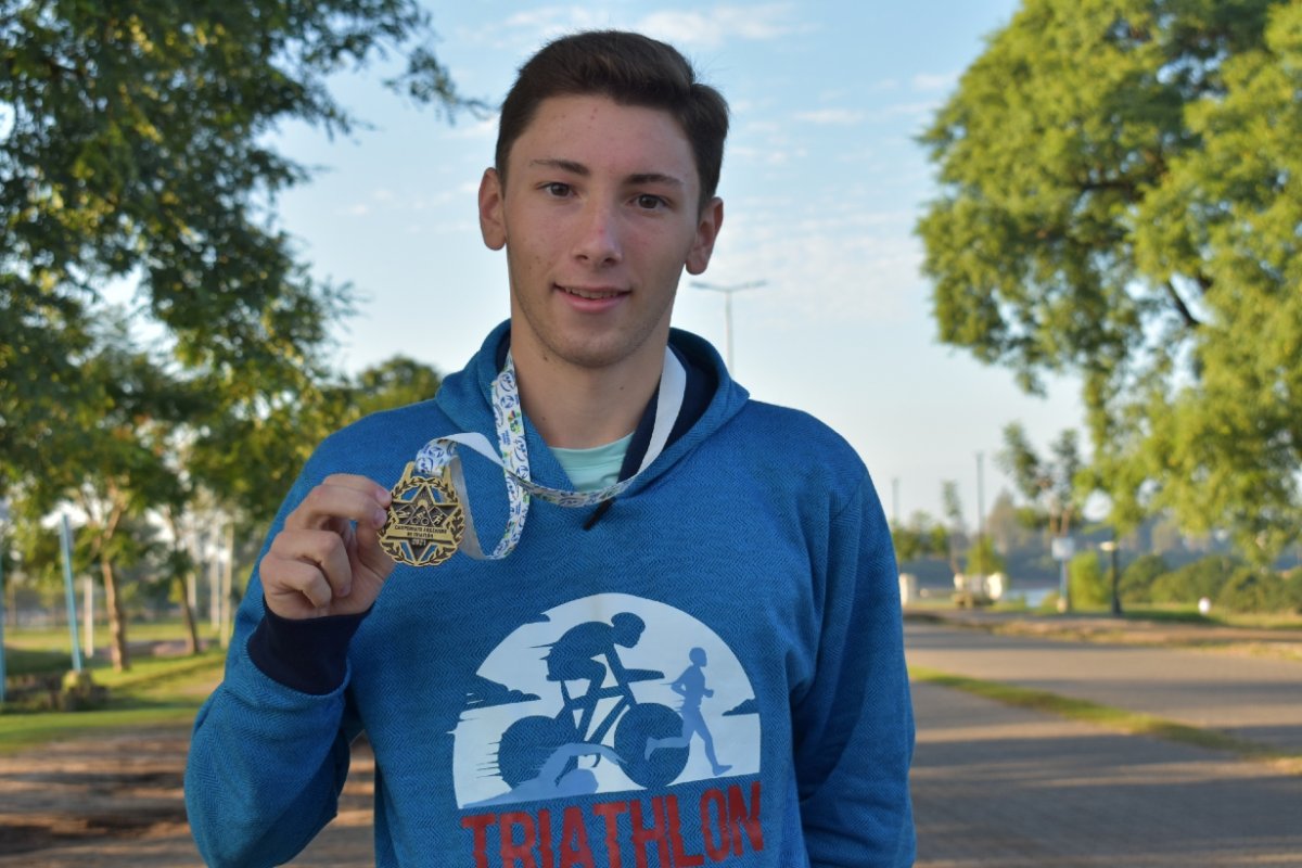 Eduardo Pelichero, campe&oacute;n en categor&iacute;a 20 a 24.