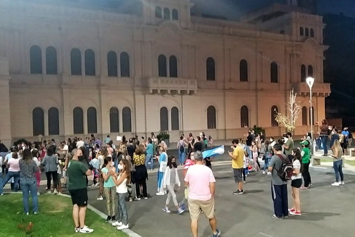 Reclamaron frente a Casa de Gobierno