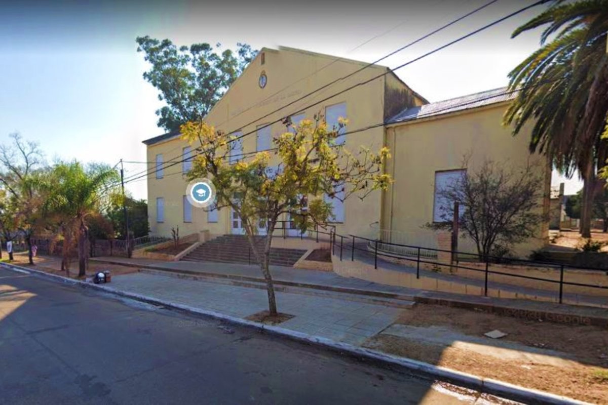 La secundaria funciona en casa de la primaria.