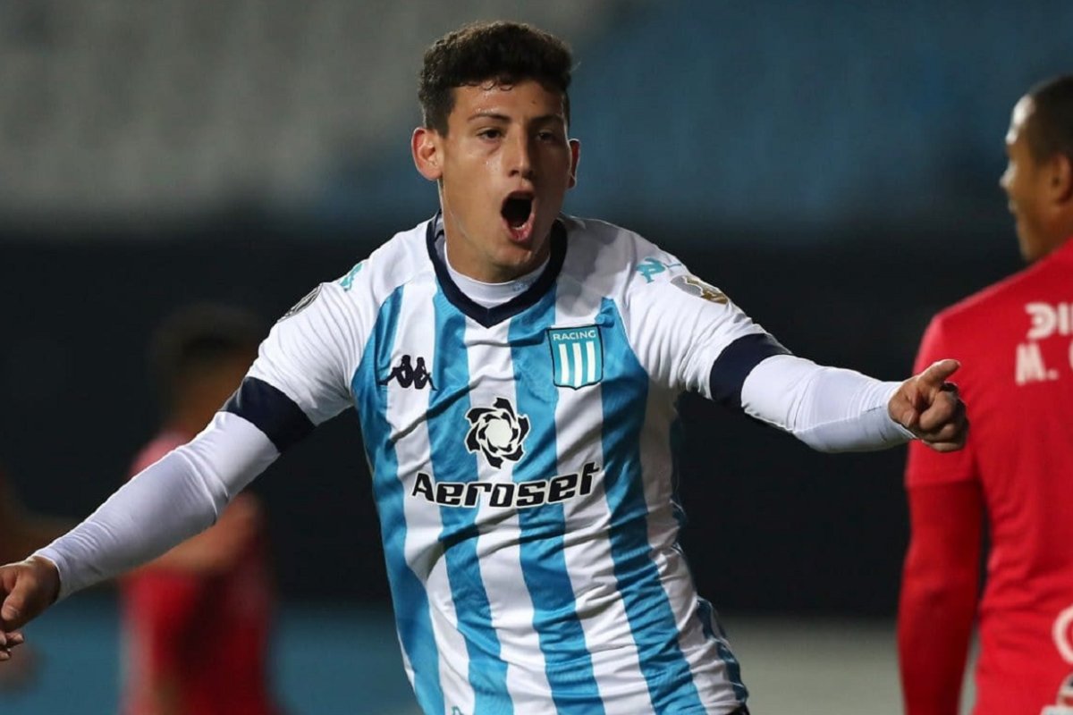 El vialense se llev&oacute; la pelota al hacer 3 goles.
