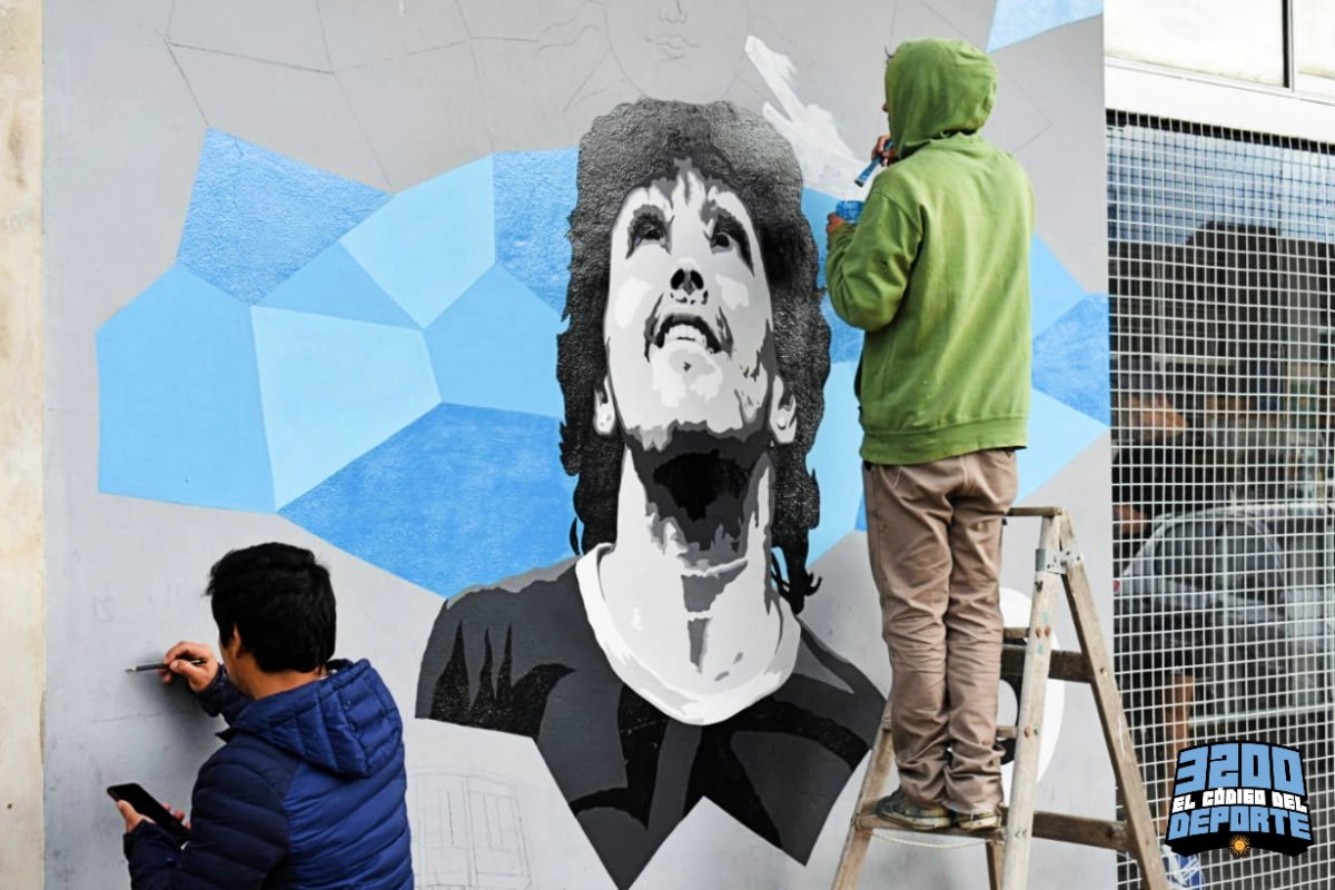El mural con el rostro del 10, en Concordia.