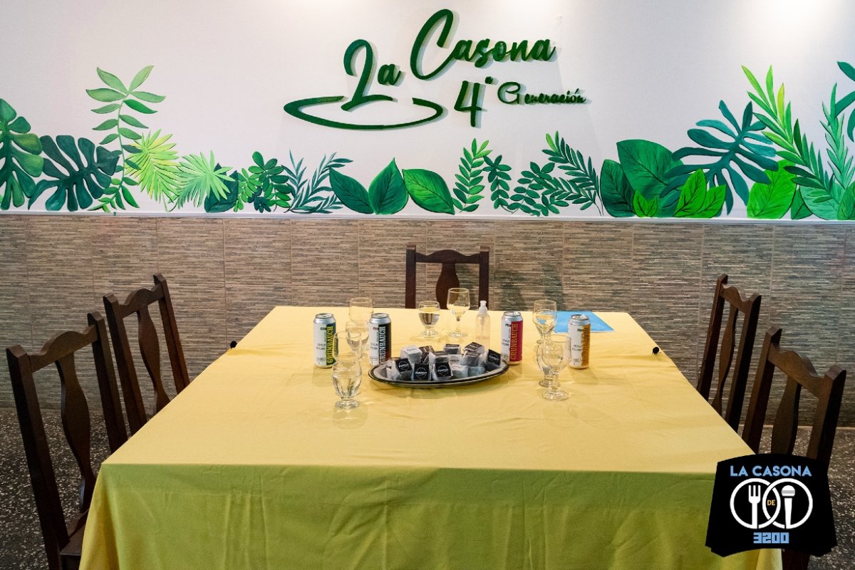 La mesa servida para algo nuevo.