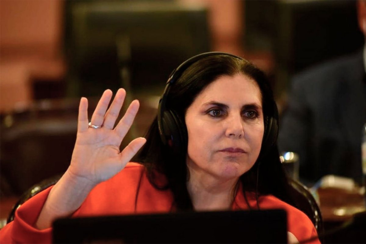 Lena dispar&oacute; sin nombrar contra qui&eacute;n