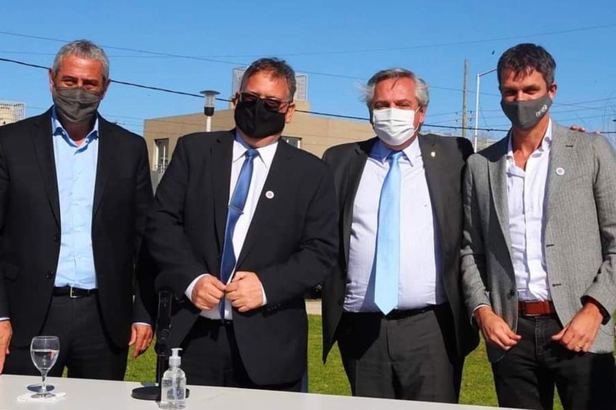 Cresto junto a Fern&aacute;ndez y Francolini.