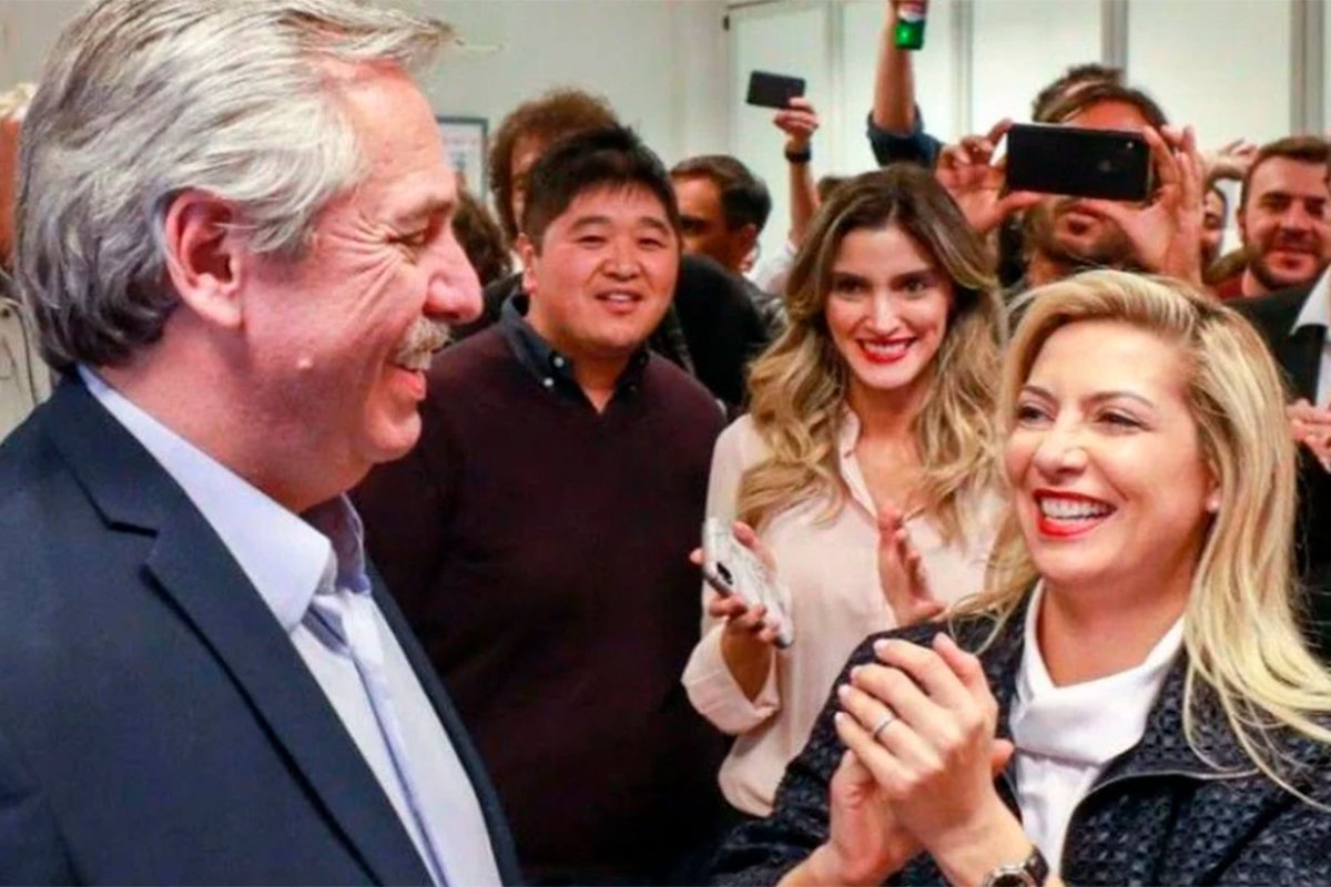 El taiwan&eacute;s con el presidente y Sofia Pacchi