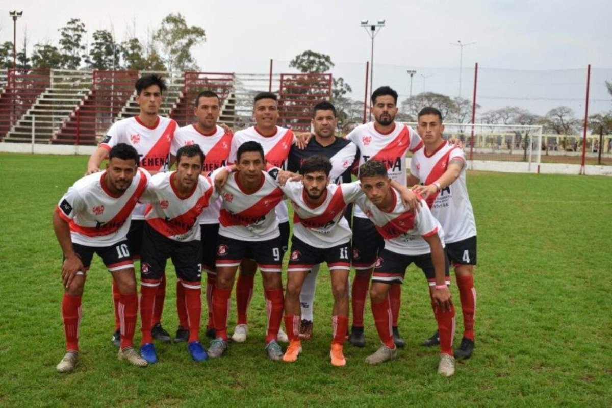 Colegiales empez&oacute; con un empate ante Libertad.