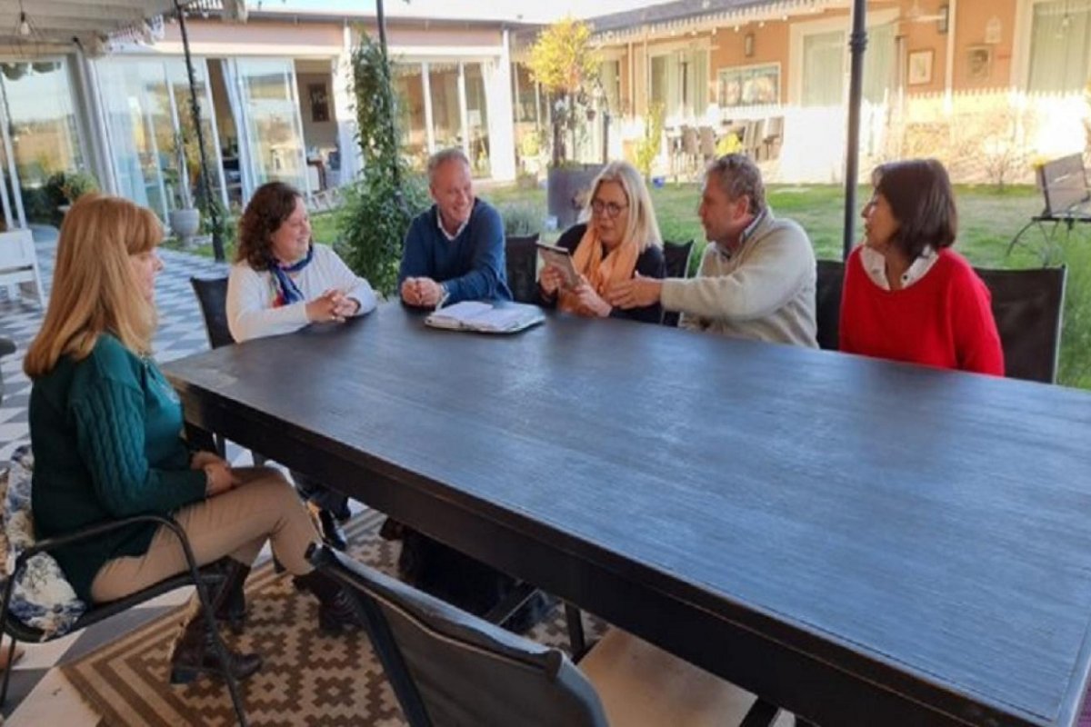 Los precandidatos de la lista 502 B junto a Carri&oacute;