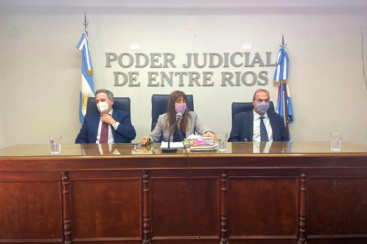 Caprarulo, L&oacute;pez Bernis y Bastian.