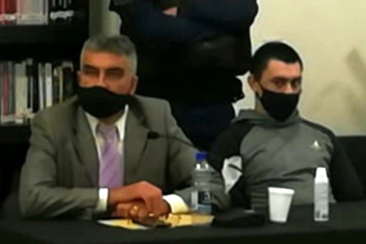 Jonathan Rodr&iacute;guez junto a su abogado.