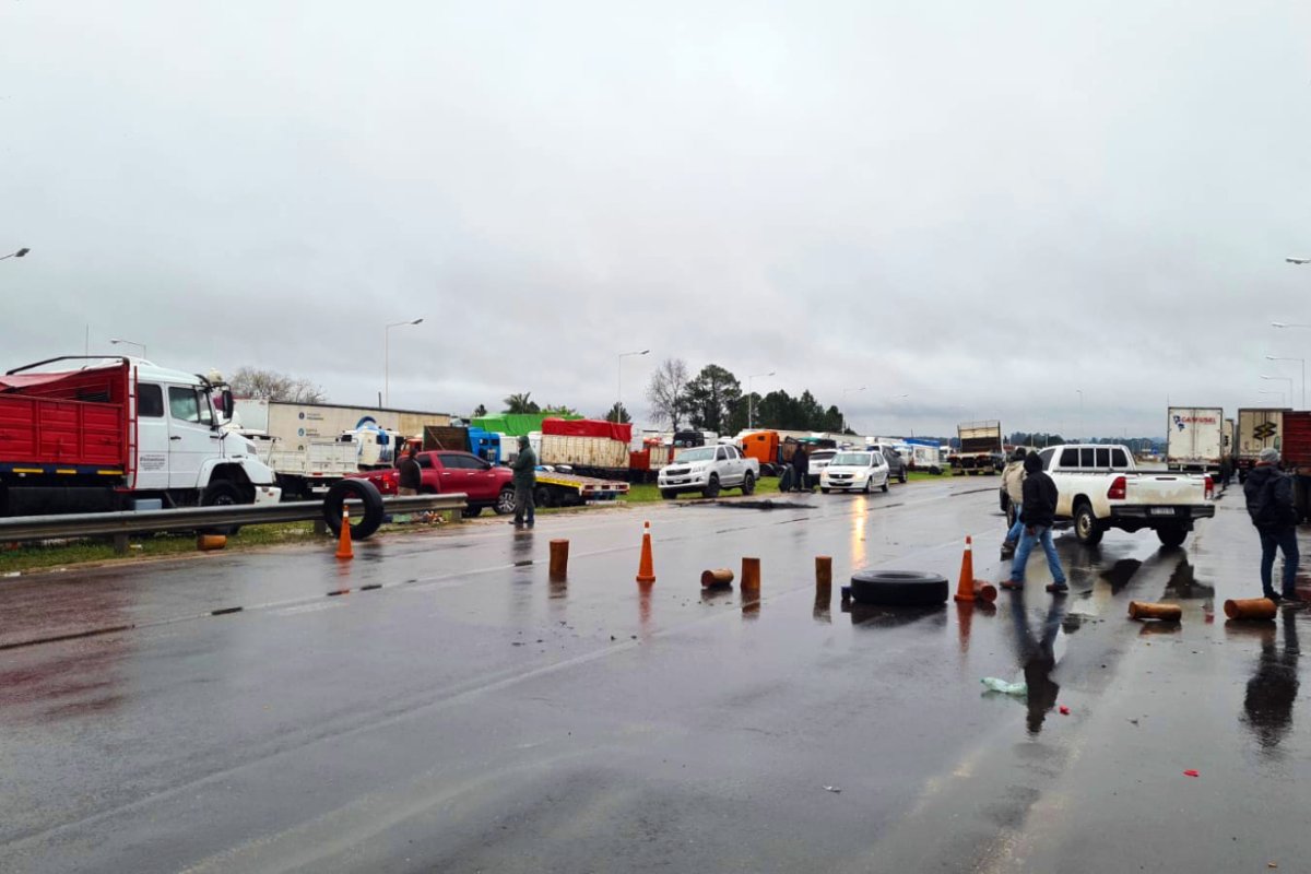 Sigue el paro en RN14, a la altura de Concordia.