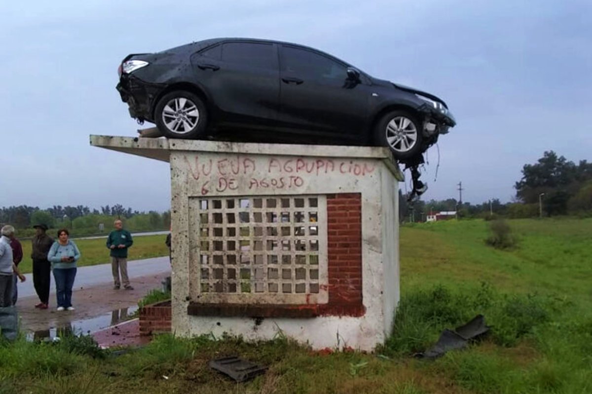 Insolita imagen sobre la autov&iacute;a (foto: 03442).