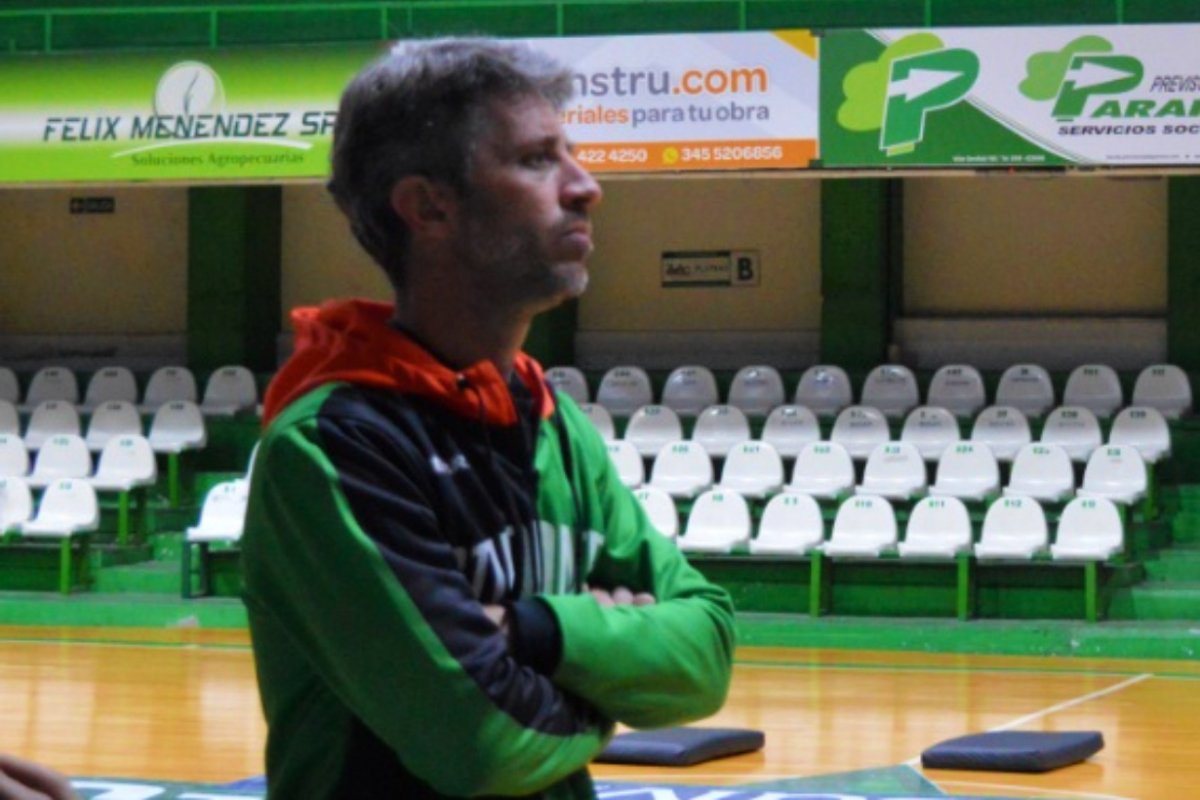 Inicia la segunda temporada como coach principal.