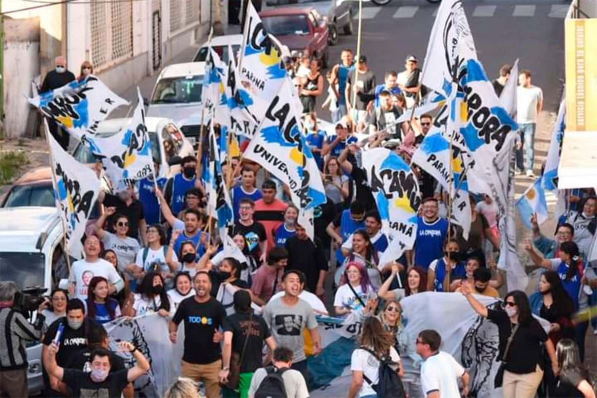 Un grupo de militantes sali&oacute; a la calle en Paran&aacute;