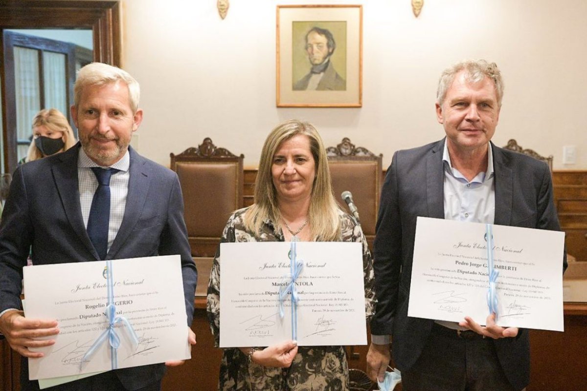 &Aacute;ntola junto a Frigerio y Galimberti.