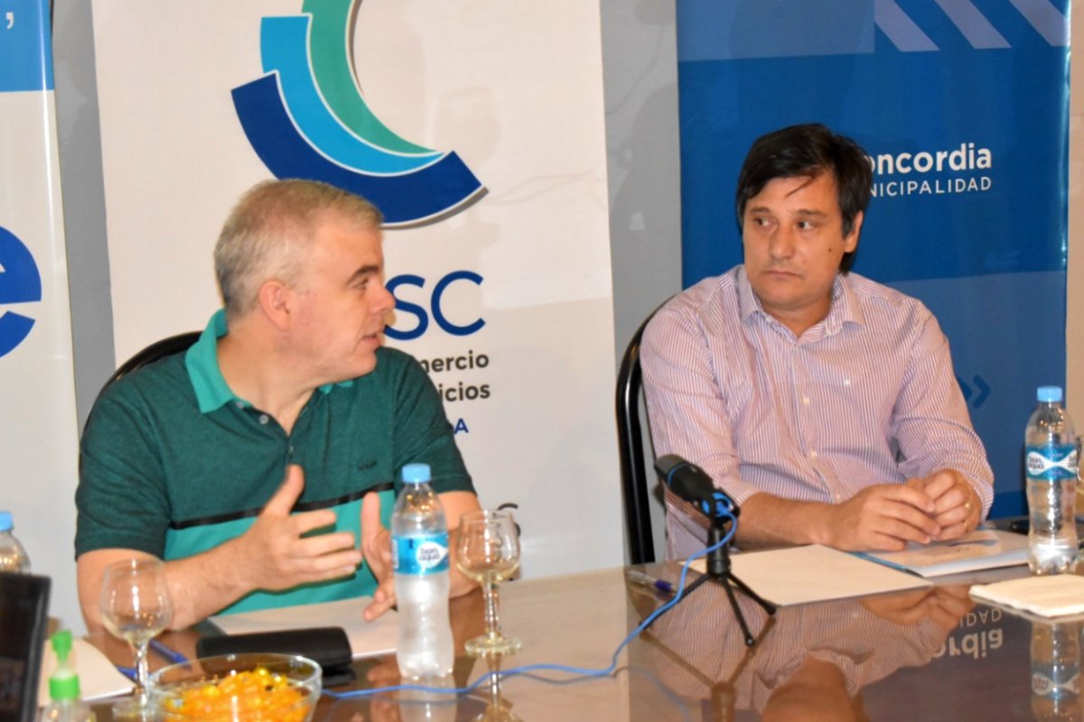 Lampazzi y Barboza en la presentaci&oacute;n.
