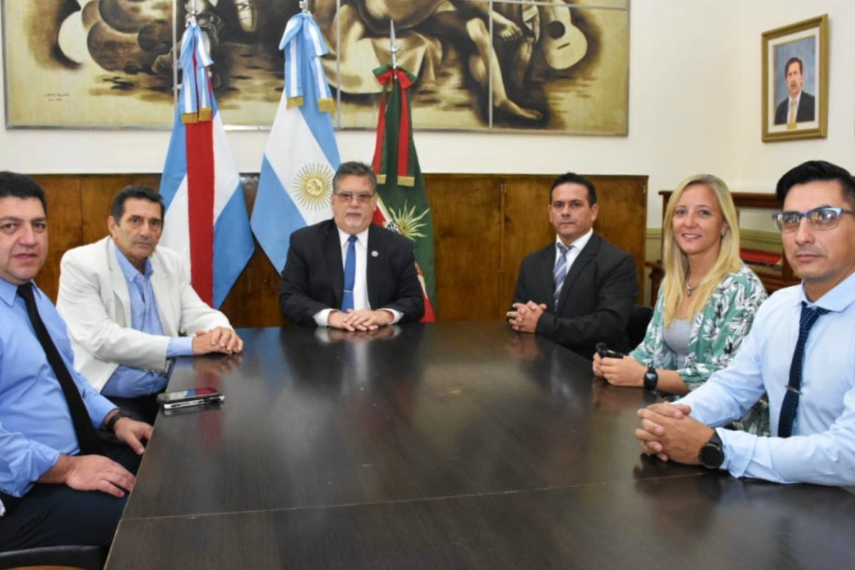 A la izquierda, Rold&aacute;n al lado de Armanazqui