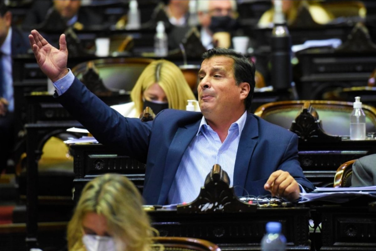 Casaretto carg&oacute; tintas contra la oposici&oacute;n.