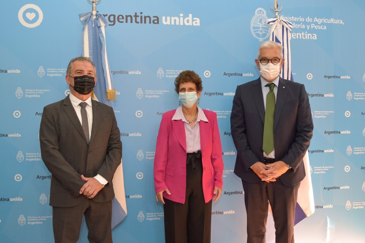 Sergio Urribarri, Galit Ronen y Juli&aacute;n Dom&iacute;nguez.