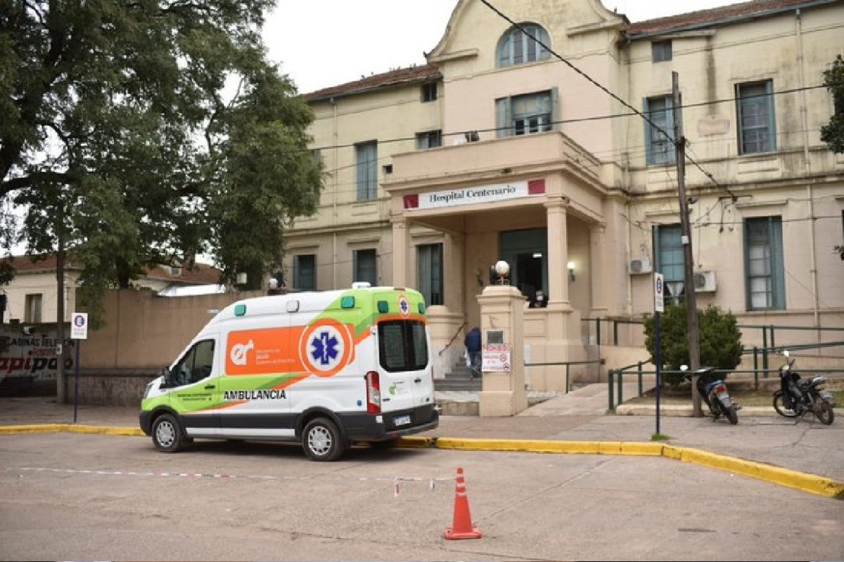 La mujer y el agresor fueron hospitalizados.