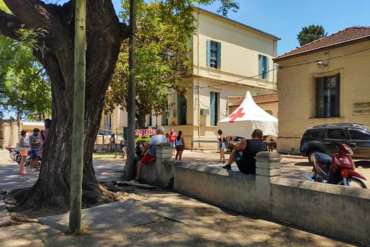 La carpa sanitaria en el hospital "Centenario".