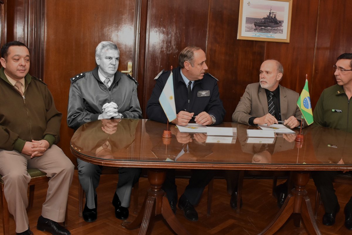 En reuni&oacute;n con camaradas argentinos y brasile&ntilde;os.