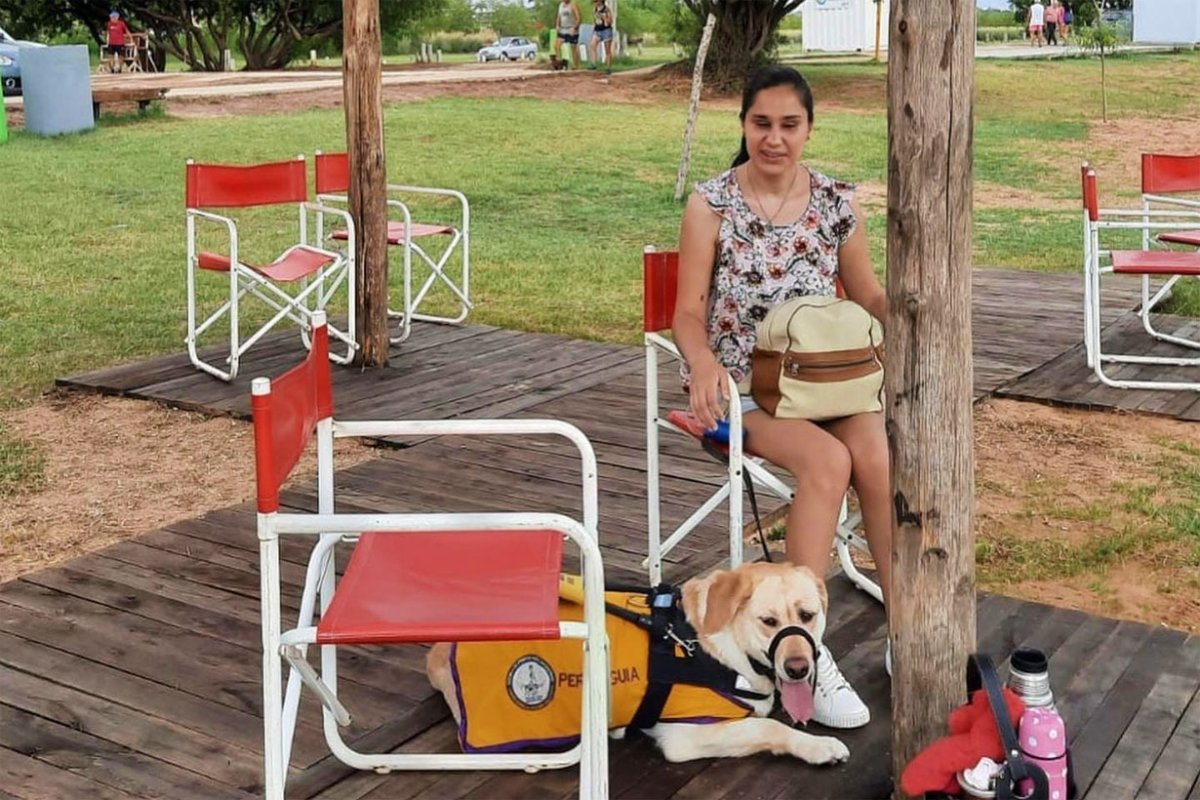 Estuvo en Col&oacute;n con su familia y su perra gu&iacute;a.