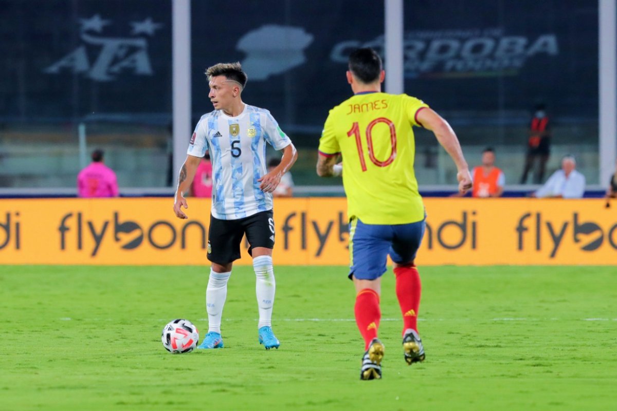 Mart&iacute;nez en acci&oacute;n ante Colombia, en C&oacute;rdoba.