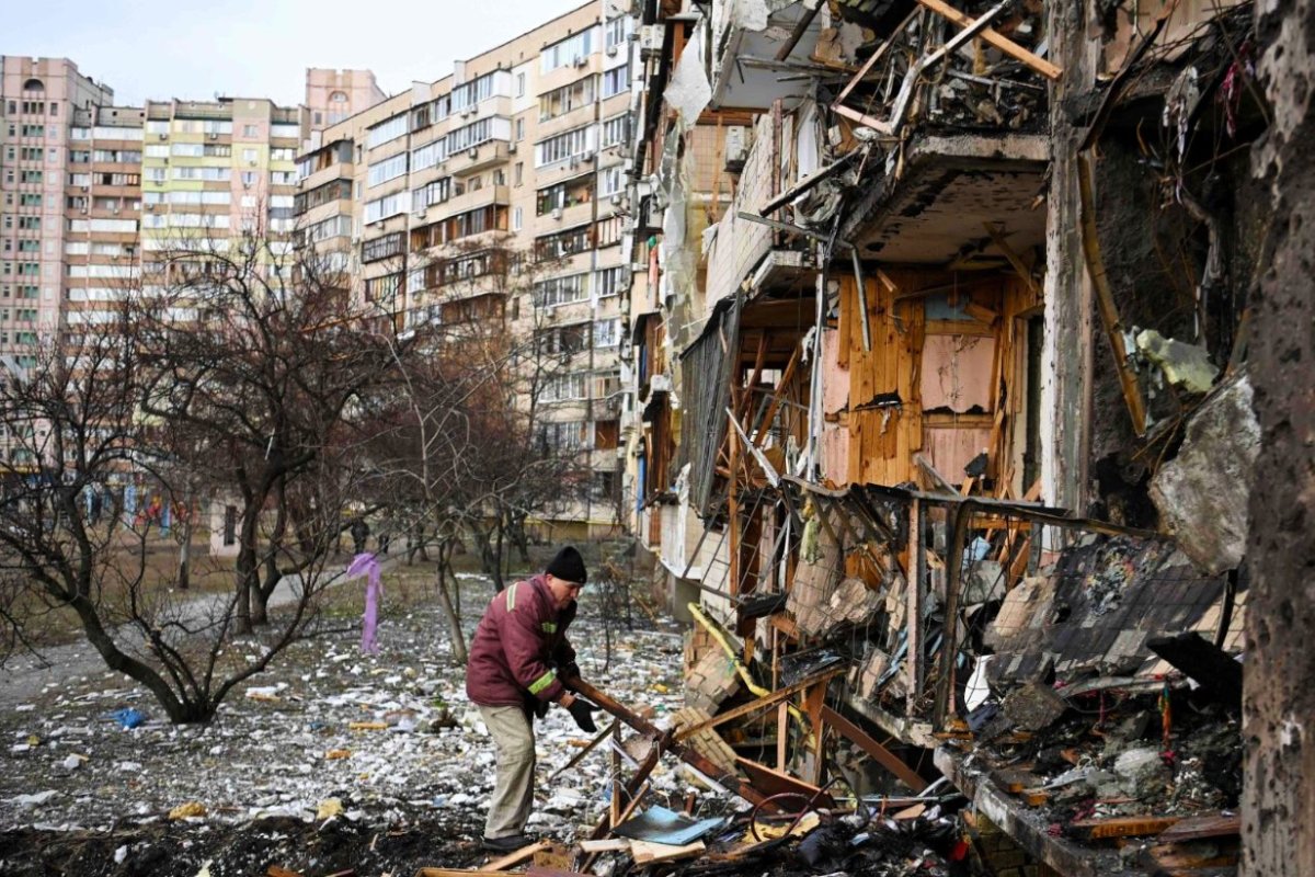 Kiev: edificio destruido por bombardeos.