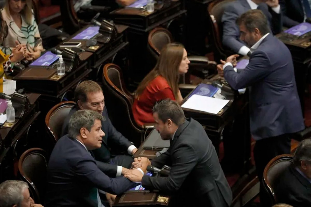 Gran parte de la oposici&oacute;n aval&oacute; el acuerdo