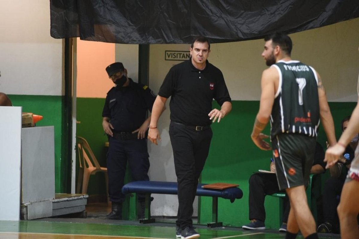 Gast&oacute;n Fern&aacute;ndez, exdirector t&eacute;cnico de Central.
