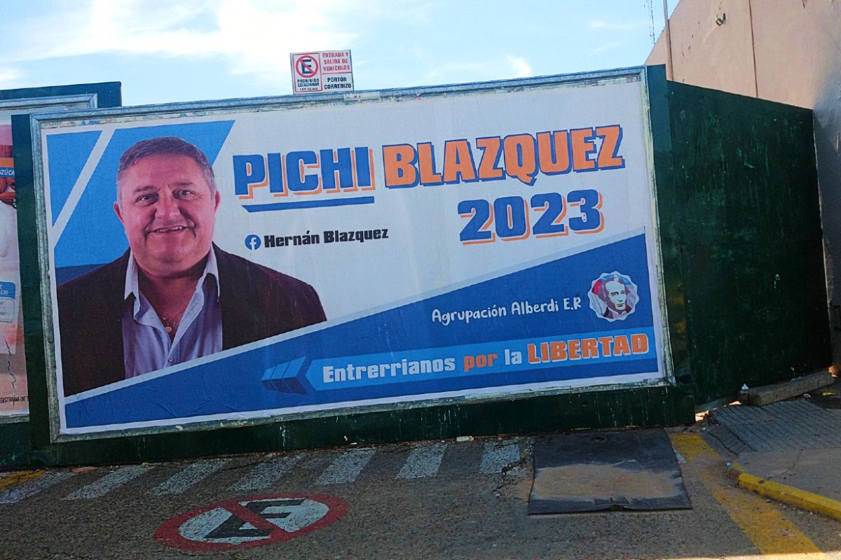 As&iacute; han empapelado lugares de Paran&aacute;.