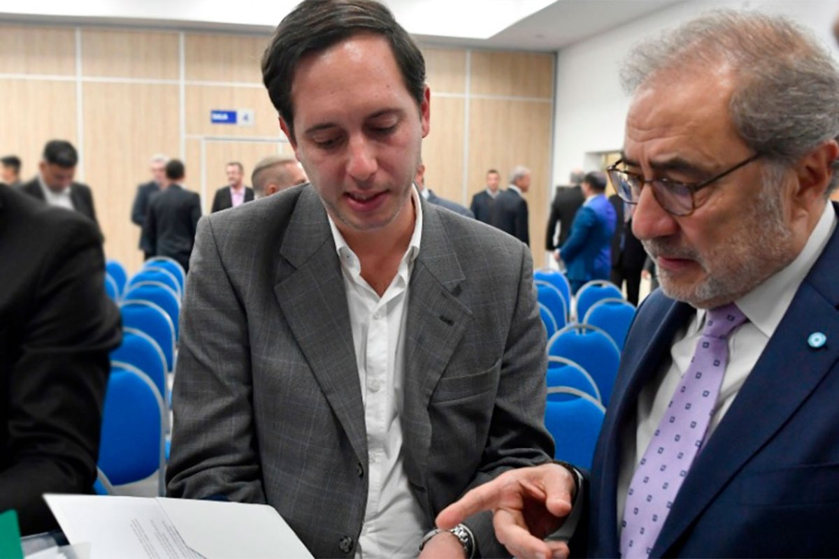 Caprarulo, de CECNEA, con el embajador Arg&uuml;ello