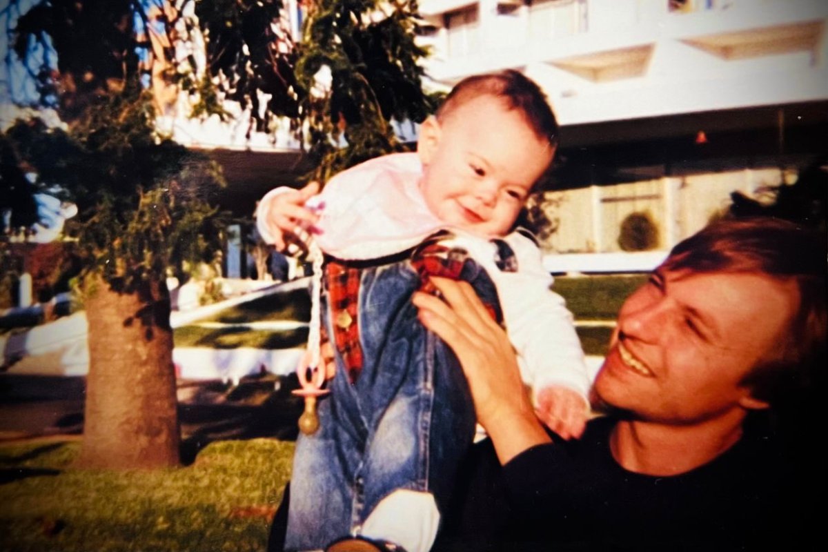 Luc&iacute;a junto a su pap&aacute; (foto: @LuciaVarisco).