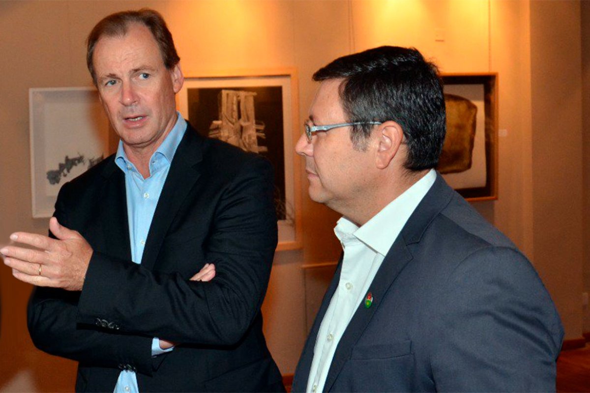 Gustavo Bordet y Jos&eacute; Ostrosky