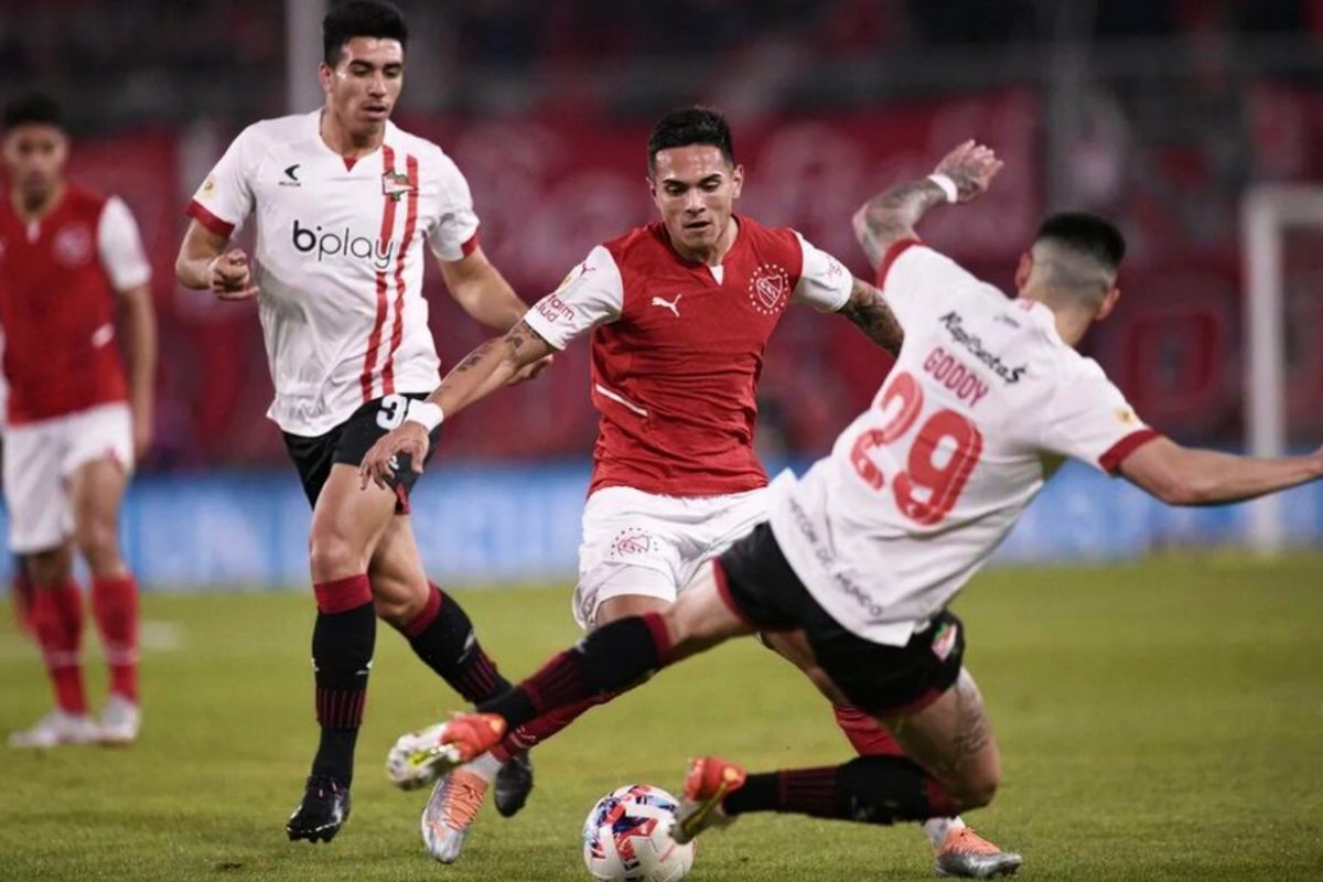 Godoy jug&oacute; todo el partido, ante Independiente.