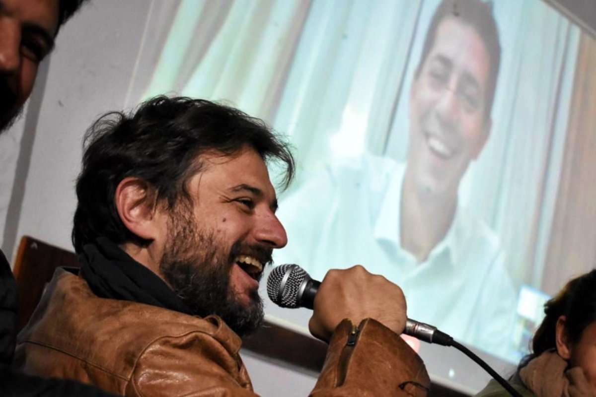 Grabois, presencial; de Pedro, virtual.