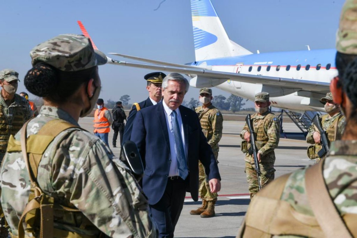 Pasado el mediod&iacute;a, Fern&aacute;ndez lleg&oacute; a Tucum&aacute;n.