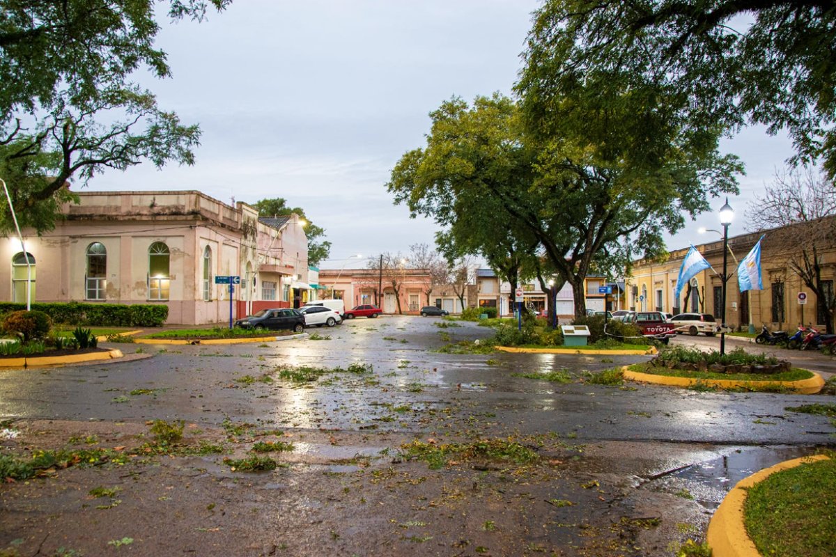 Defensa Civil trabaja en las calles de San Jos&eacute;.