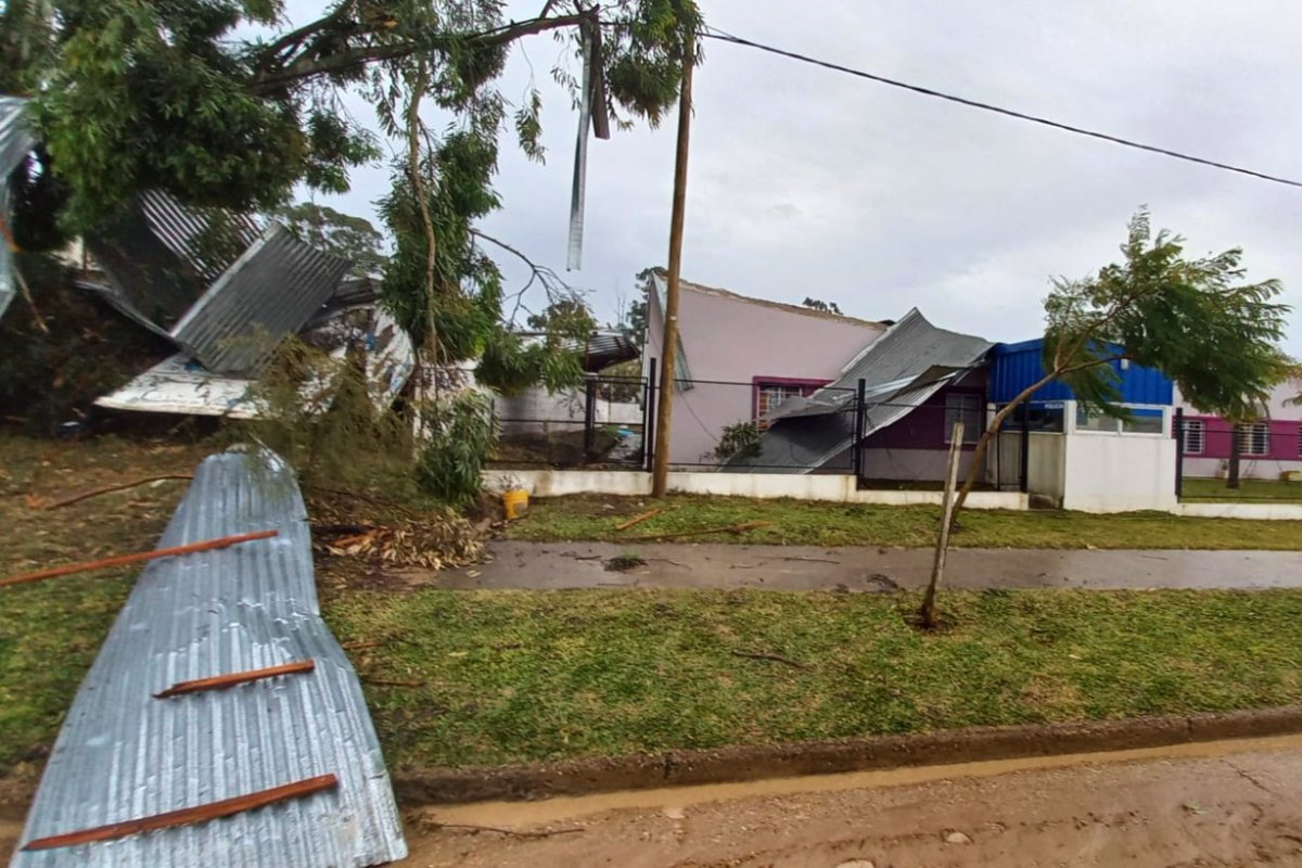 Destrozos en calle Cabo Primero Pereyra.